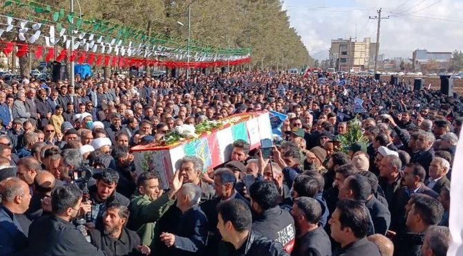 مردمان ولایتدمدار کوهدشت فرزند خود را در به خاک سپردند