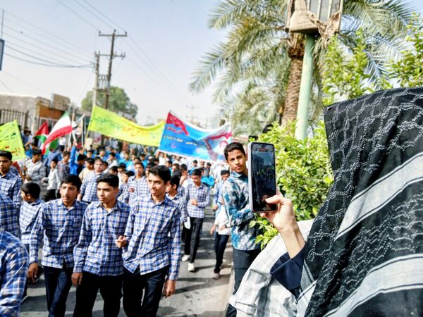 بیداری در گام‌های نوجوانان عنبرآباد؛ حضور حماسی در روز دانش‌آموز