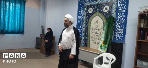 اولین مراسم نماز جماعت سال تحصیلی جدید در دبیرستان فرهنگیان 