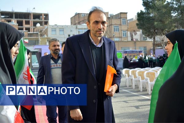 طنین زنگ انقلاب در بهارستان‌دو 