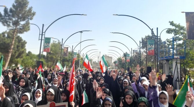 هم‌صدایی پیمان دانش‌آموزان کرجی با رهبر شهید 