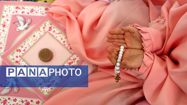 حضور پرشور مکلفین در مصلی بزرگ امام خامنه‌ای(مدظله العالی) با حضور بیش از ۱۰۰۰ هزار دانش‌آموز شهرستان