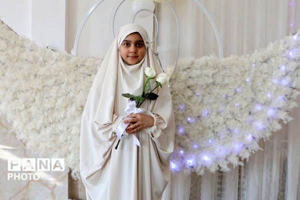 آغاز مسیر بندگی؛ جشن تکلیف دانش‌آموزان دختر فیروزکوهی