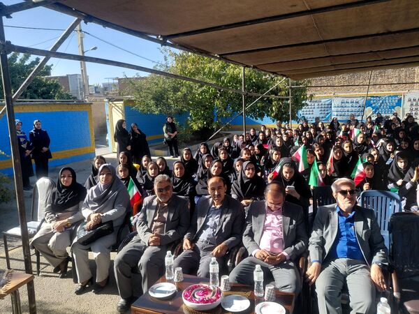 مراسم بازگشایی مدارس و جشن عاطفه‌ها در مدرسه نمونه دولتی خدیجه الکبری(س) قروه