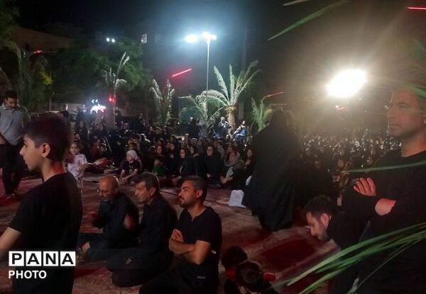 عزاداری شب عاشورا باحضورگسترده عاشقان حسینی
