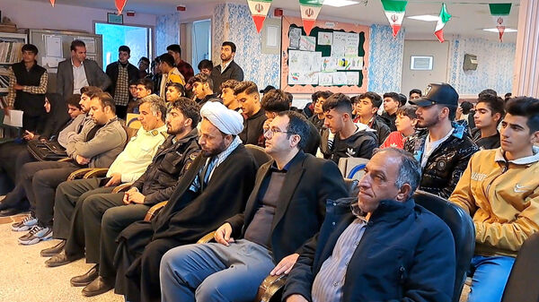 گرامیداشت دهه فجر در آموزشگاه بحرالعلوم معمولان