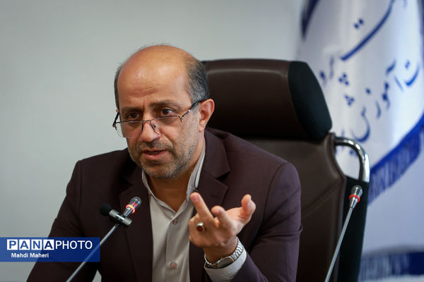 دانش‌آموزان آینده‌سازان کشور و معلمان معماران آینده هستند