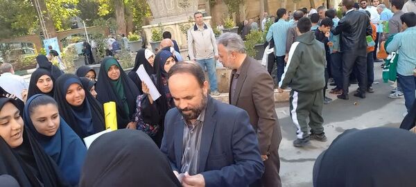 تجمع دانش‌آموزان البرزی در راستای پویش «اسرائیل او را کشت» در مصلی کرج 