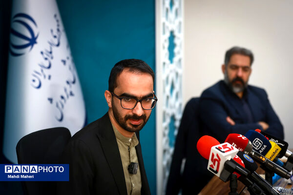 نشست خبری رئیس باشگاه دانش‌پژوهان جوان