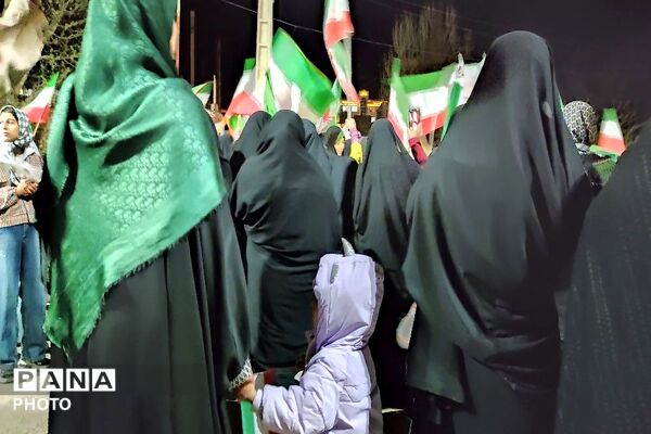 در کنار هم ایستاده ایم-۱
