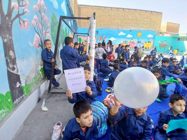 اردوی درون مدرسه‌ای به‌مناسبت روز جهانی کودک 