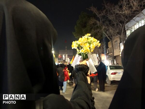حرکت دسته عزاداری درسومین شب شهادت امام خامنه ای از پنجراه تا مسجد جامع