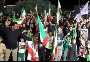 تجدید میثاق با امام شهید و بعیت با رهبر جدید انقلاب مردم بیکاه رودان 