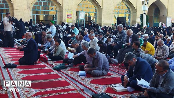 قرائت دعای عرفه در مسجد جامع  نیشابور-۱