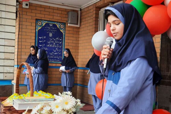  جشن نیمه شعبان در مدرسه مهرآیین ناحیه دو بهارستان