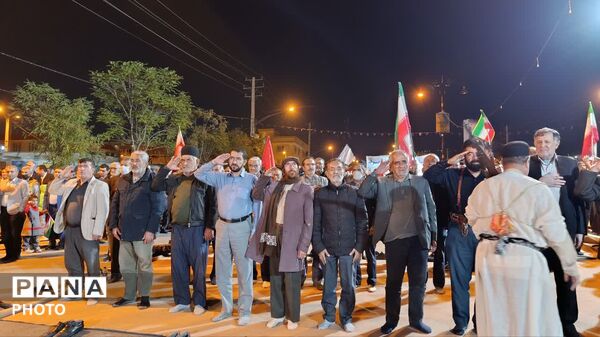 اجتماع بزرگ فرهنگیان و دانش‌آموزان یاسوج در خیابان جمهوری