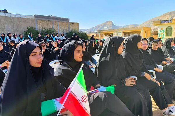 جشن مهر ایثار و نماز و بازگشایی مدارس یک مهر در دبیرستان هیأت امنایی فرهیختگان