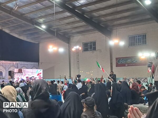 حضور گسترده مردم شهر نیر در جشن زیر سایه خورشید