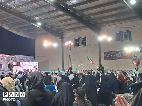 حضور گسترده مردم شهر نیر در جشن زیر سایه خورشید
