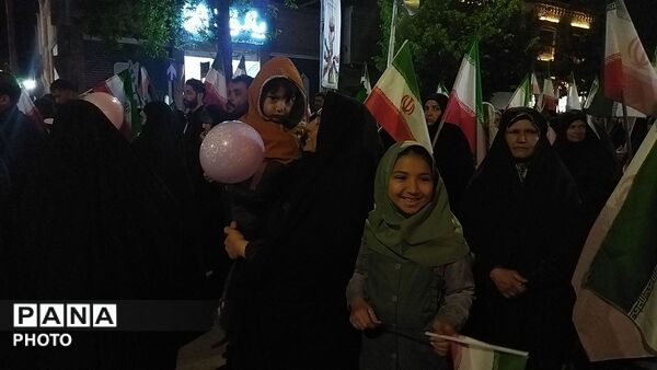 دختران نیشابوری در صف اول تجمعات-۱