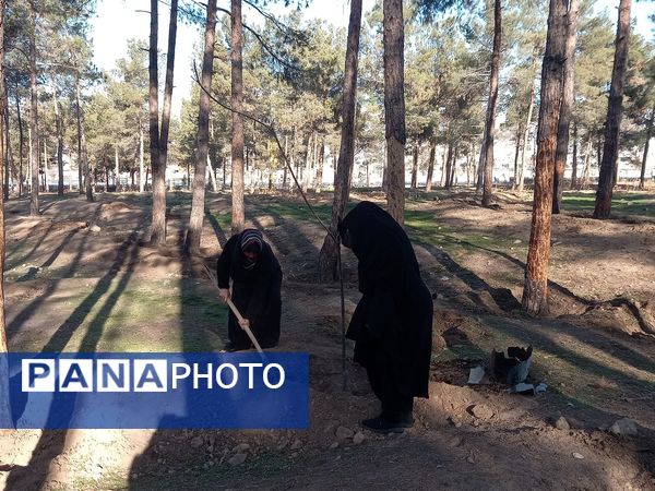 کاشت ۱۰۰۰ نهال به یاد شهدای مقاومت و شهدای مدافع حرم در بوستان جنگلی سرخه حصار