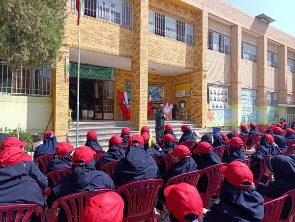 روایت گری جنگ تحمیلی هشت سال دفاع مقدس در دبیرستان دخترانه شاهد قدسیان 