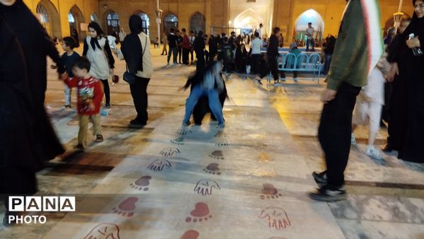 گذری بر غرفه دهه نودی ها و چایخانه حضرت زهرا(س)