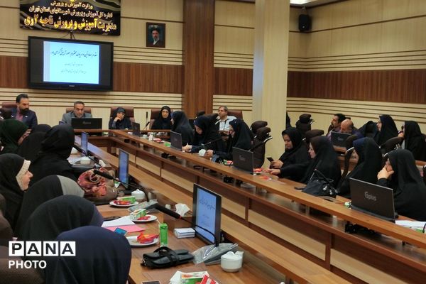 تجلیل از معاونین پرورشی در ناحیه دو شهرری 