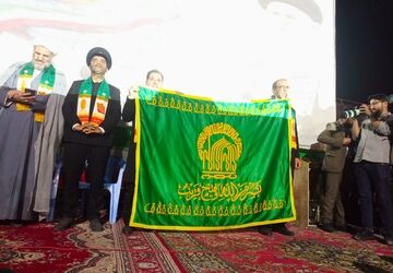 استقبال دانش آموزان دبستان خدیجه کبری(س) ابرکوه از خادمان امام رضا(ع)
