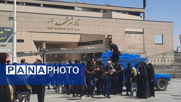 جاماندگان اربعین حسینی در مسیر حرم مطهر امام مهربانی