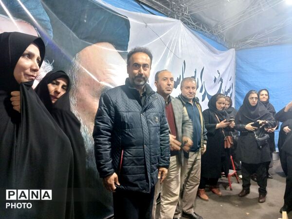 اجتماع باشکوهی فرهنگیان استان البرز در چهلم شهادت رهبر و دانش‌آموزان میناب