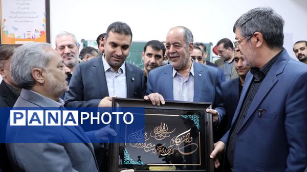 افتتاح مدرسه های خیرساز «نصیری طوسی» و «کارگر شریف» در اردکان با حضور وزیر آموزش و پرورش
