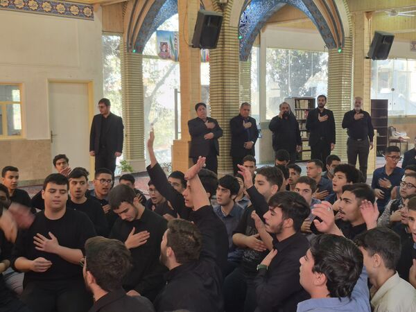مدرسه شهید رجایی در عزای فاطمه(س) نوای سینه‌زنی سرداد