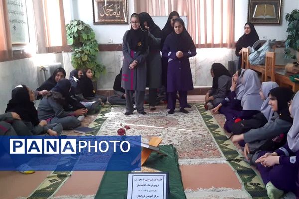 جلسه انس با قرآن و گفتمان دینی در دبیرستان فرزانگان قائمشهر