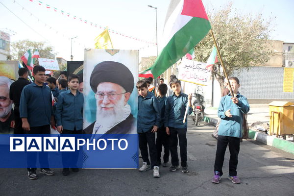 جلوه‌هایی از حضور حماسی دانش‌آموزان قم در راهپیمایی یوم الله ۱۳ آبان