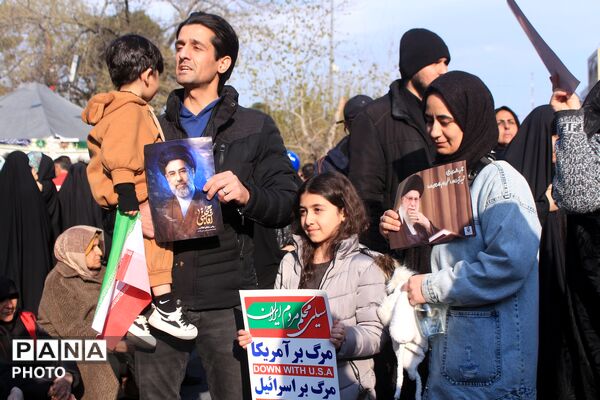 بیعت مردم تهران با سومین رهبر انقلاب