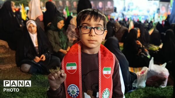 حضور پرشور دانش‌آموزان پیشتاز تویسرکانی در یادواره شهدا