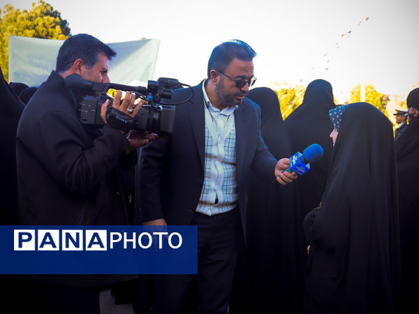 حضور پرشور مردم شهرضا در تشییع پیکر مطهر ده شهید گمنام دوران دفاع مقدس 