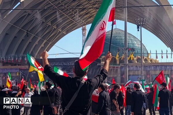 فریاد نسل نو در سوگ رهبر؛ مشقِ وفاداری در قابِ تشییع 