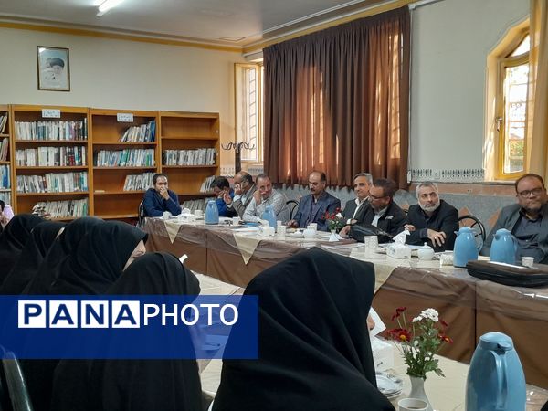 برگزاری پنجمین جلسه هم‌اندیشی مدیران هنرستان‌های ناحیه یک