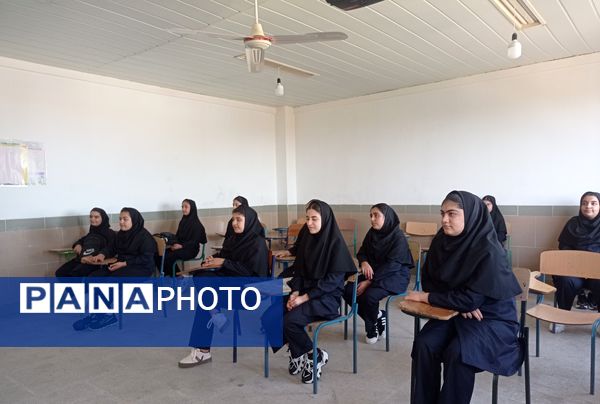 جشن جوانه‌ها در دبیرستان یاران امام 