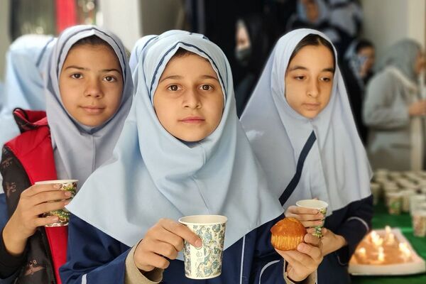 طنین نوای عشق و عزا؛ مراسم عزاداری دهه دوم فاطمیه در مدارس بهارستان‌دو