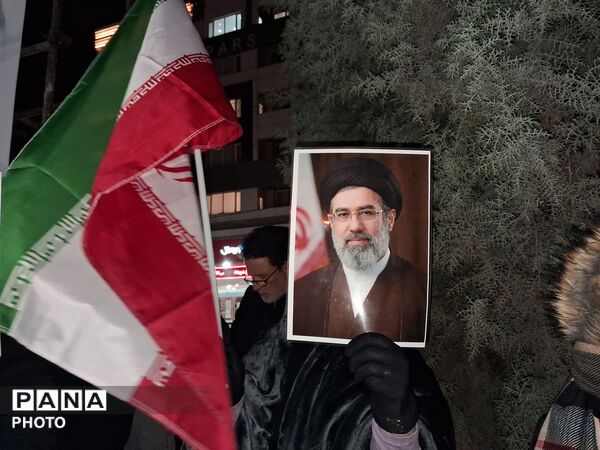 راهپیمایی گسترده مردم نیشابور در احتماع شبانه