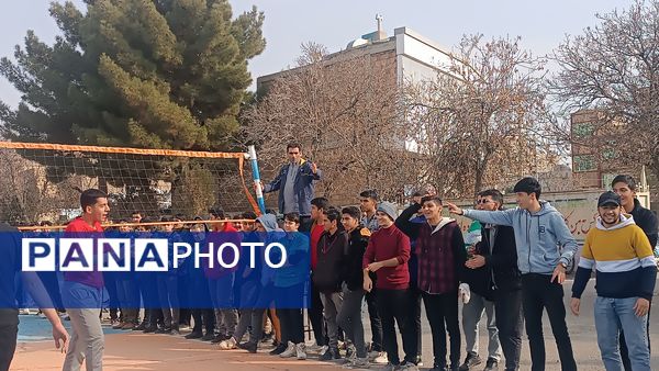 برگزاری فینال مسابقات والیبال گروهی درون مدرسه‌ای در دبیرستان شاهد ابوذر غفاری 