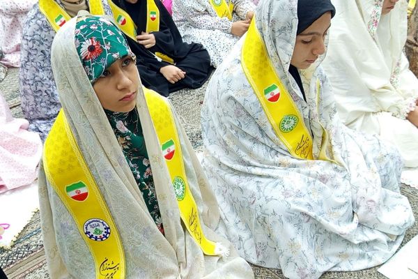 اعتکاف دانش‌آموزی رباط‌کریم با پرچم‌گردانی حضرت ابوالفضل(ع)