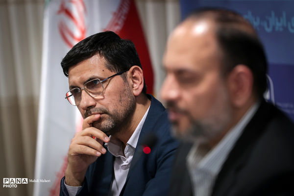 نشست صمیمی معاون پرورشی و فرهنگی وزیر آموزش و پرورش با دانشجویان رشته امورتربیتی و مسئولان تشکل‌های دانشجویی دانشگاه فرهنگیان