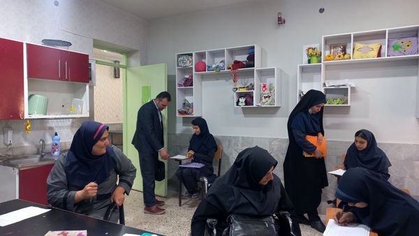 بازدید سرپرست اداره آموزش و پرورش استثنایی استان از روند برگزاری امتحانات نوبت دوم