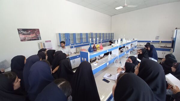 حضور دانش آموزان دبیرستان ۱۵خرداد در اردوی راهیان پیشرفت 