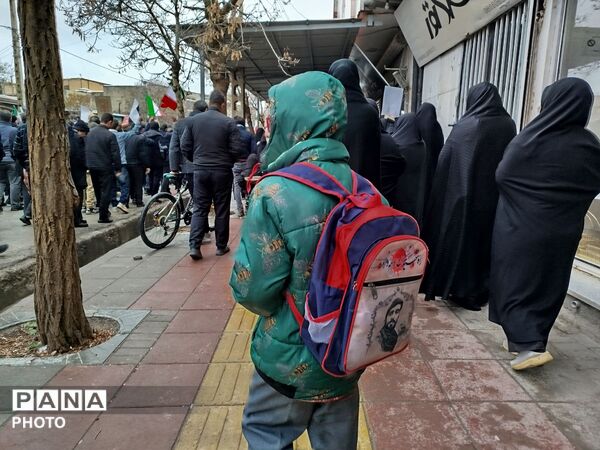 حضور پرشور‌ دانش آموزان در قدس امسال به یاد میناب 
