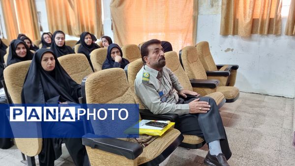 جلسه مربیان پیشتاز سازمان دانش‌آموزی در فارسان